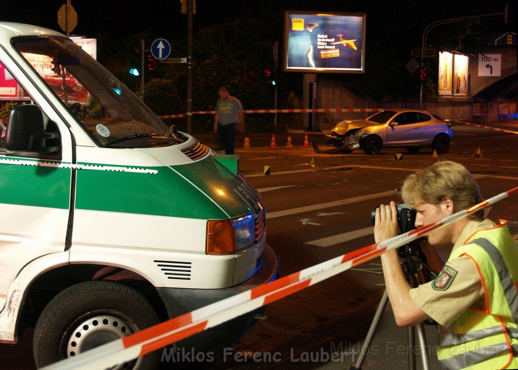 VU mit Polizeiwagen Koeln Suelz Weisshausstr P85.JPG